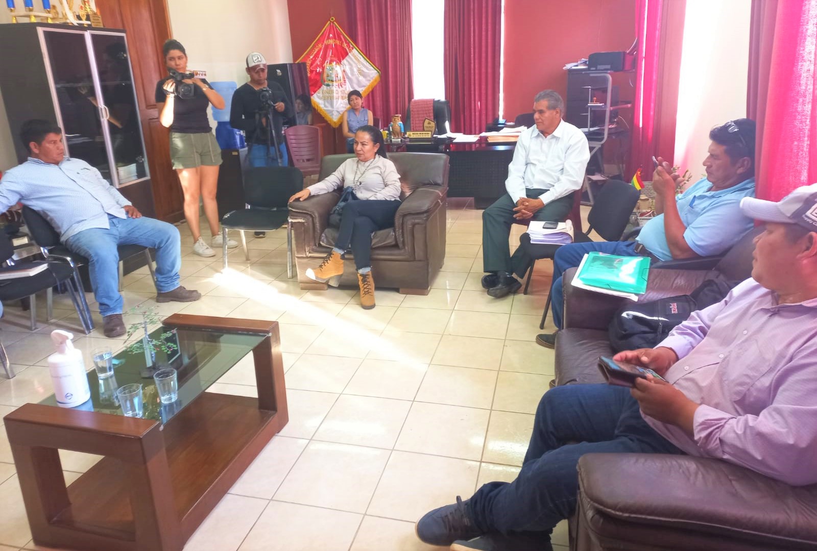 Reunión de la delegación del pueblo Cavineño, con la alcaldesa de Reyes